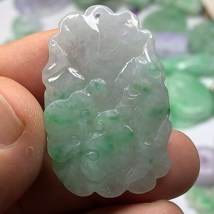 荷***色翡翠未镶嵌吊坠(赠链)