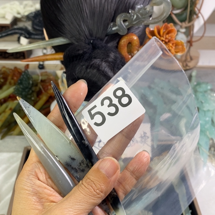 【闪购商品】岫玉颈饰未镶嵌高**人