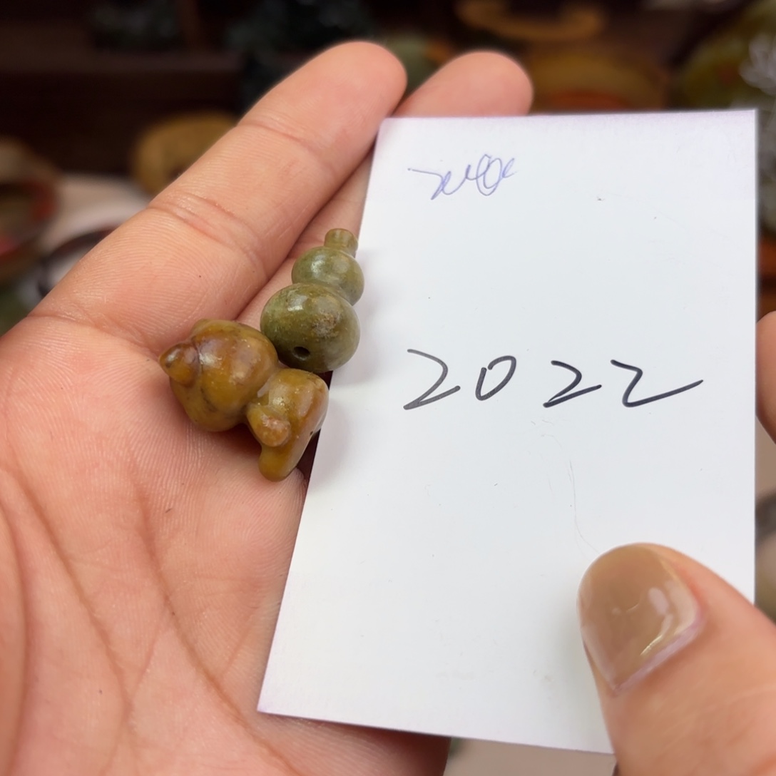 岫岩河磨玉（透闪石质玉）颈饰未镶嵌