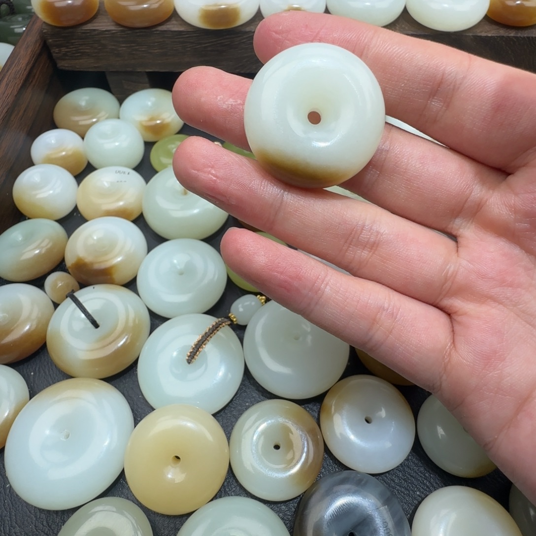 城***光和田玉（糖玉）未镶嵌颈饰