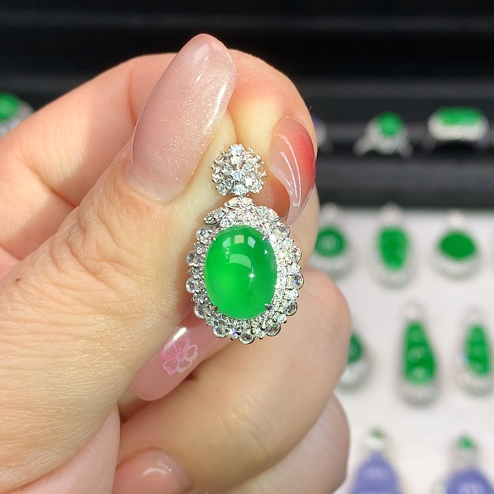 翡翠吊坠(不含链)18K金镶嵌