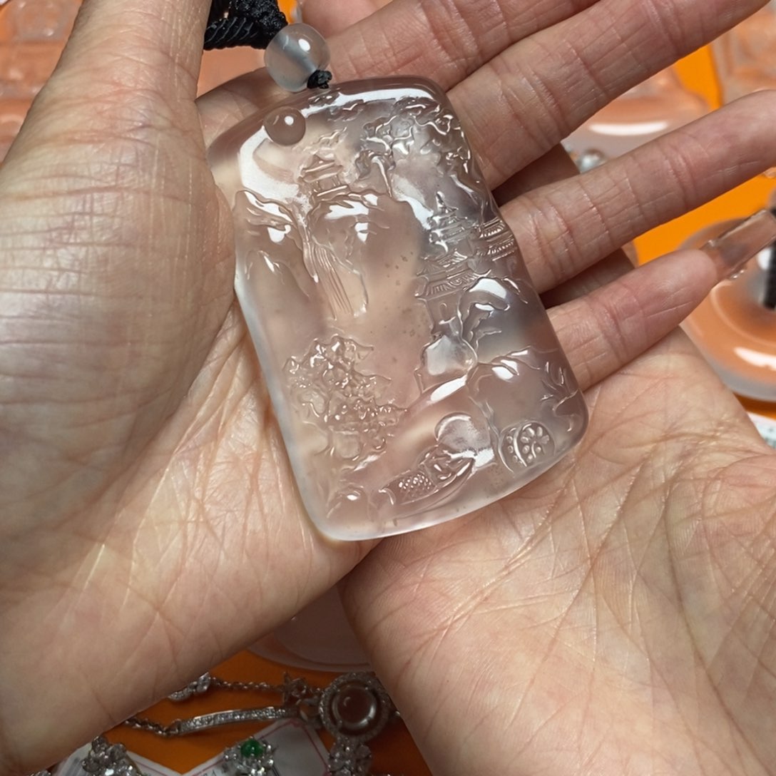 石英质玉颈饰未镶嵌萧*山水牌