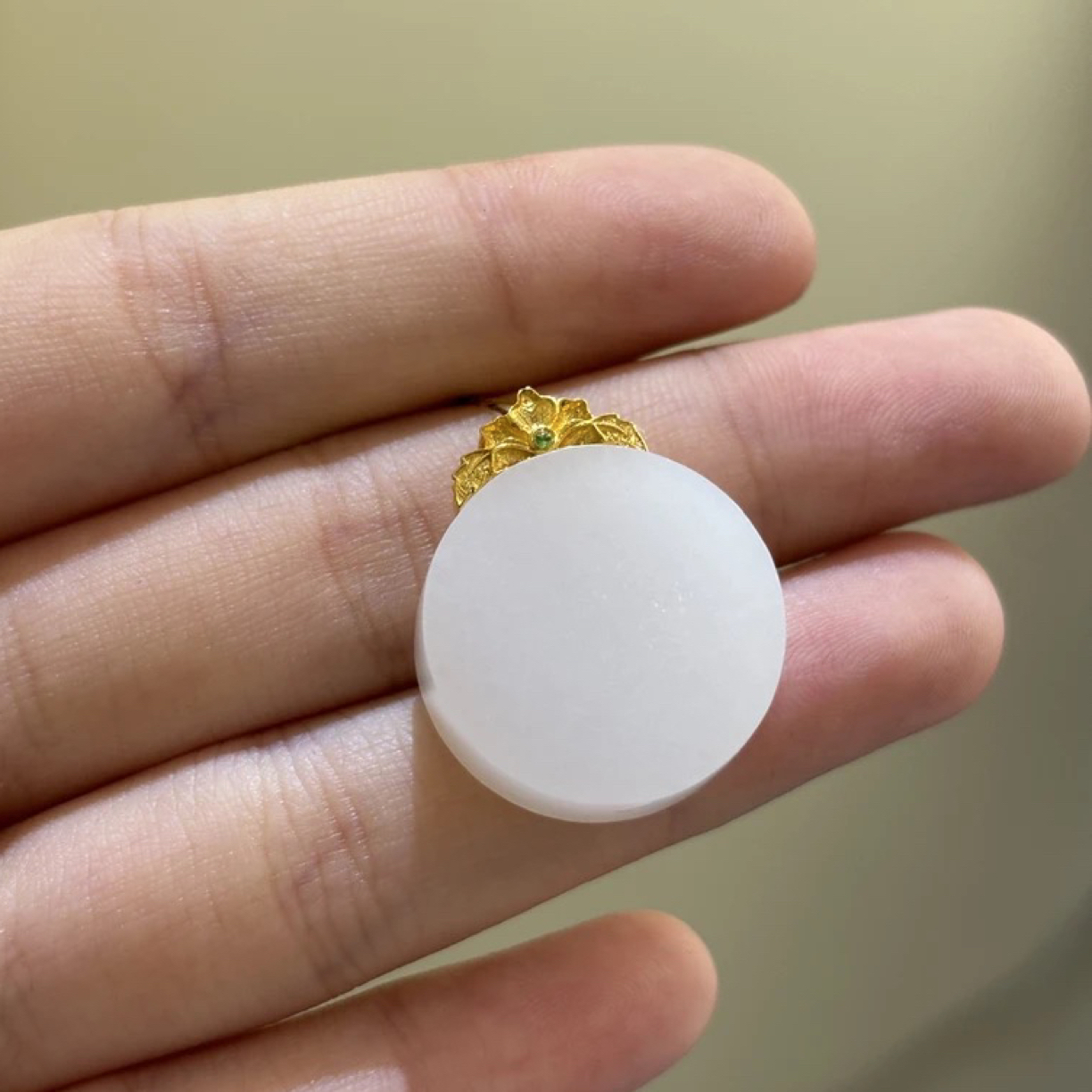 9925 18k金羊脂白玉吊坠 多样性发其一