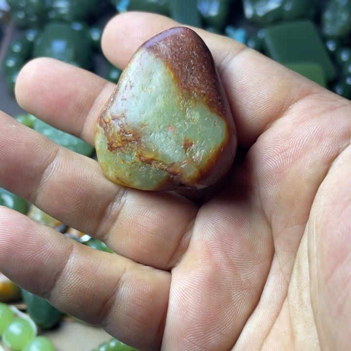 未镶嵌岫岩老玉（透闪石质玉）挂件