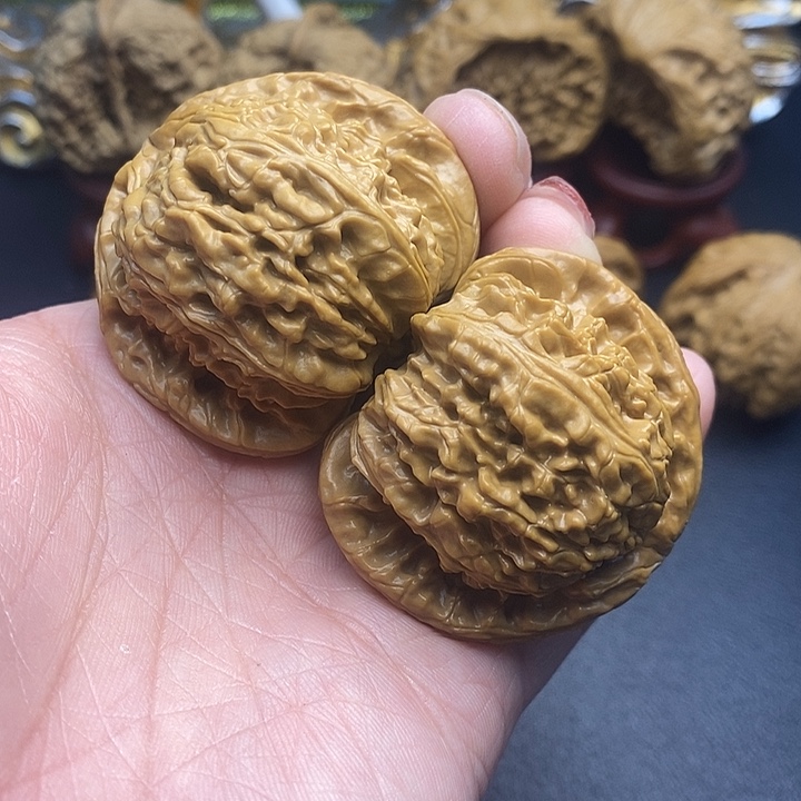 文玩核桃吊坠白师子46