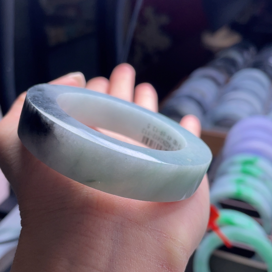 定制翡翠未镶嵌翡翠手镯