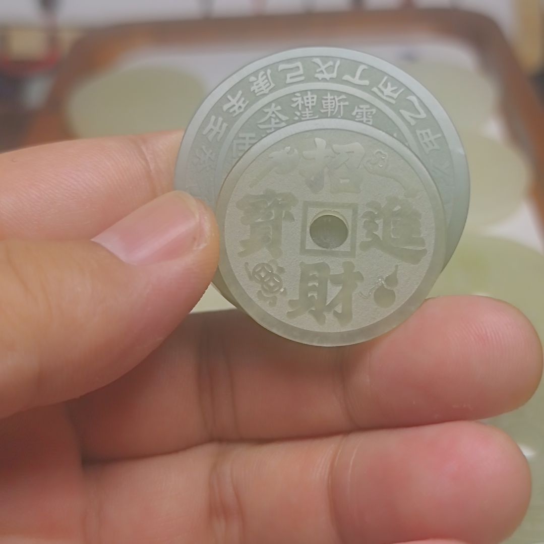 蛇纹石玉未镶嵌颈饰河**风