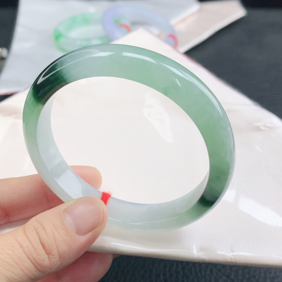 翡翠未镶嵌手镯58+飘绿翡翠手镯