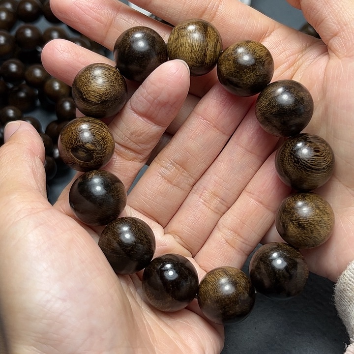 沉香手串梁*俊白棋留疤