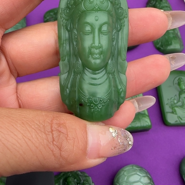 和田玉未镶嵌吊坠(赠链)