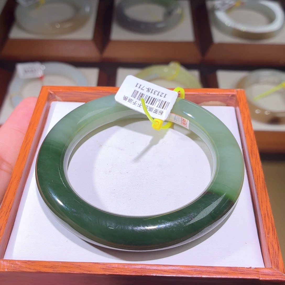 和田玉手镯未镶嵌和田玉58