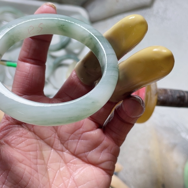 石英质玉手镯未镶嵌星**灯定制