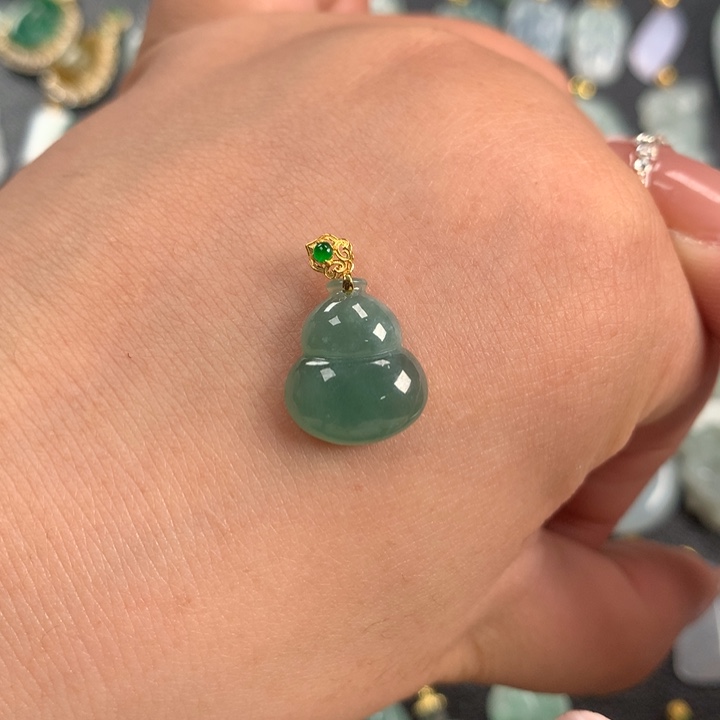 翡翠颈饰18K金镶嵌一****吖冰丝