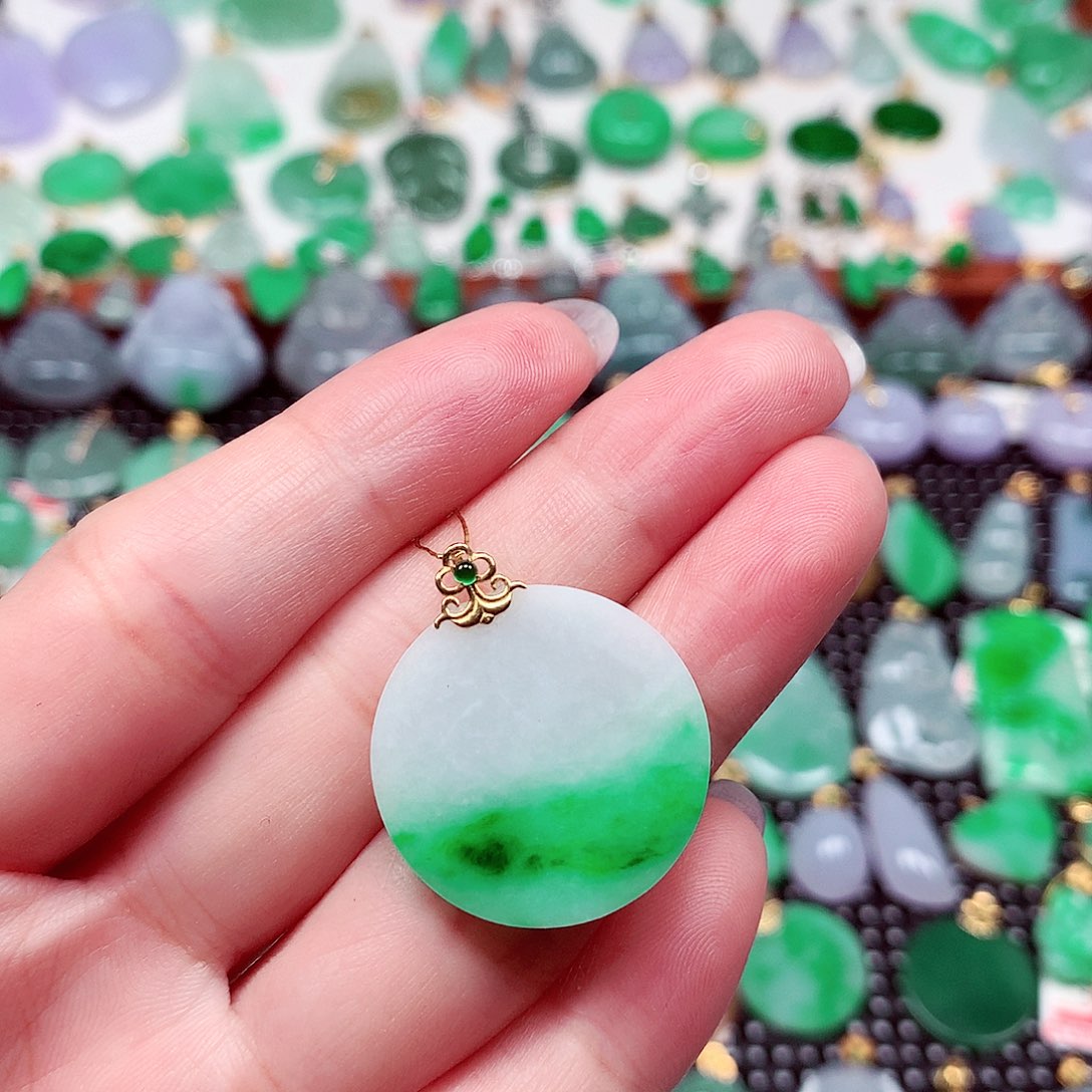 翡翠18K金镶嵌颈饰