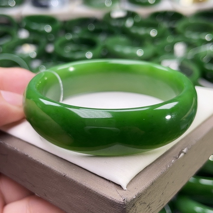 未镶嵌手镯和田玉（碧玉）暖***?