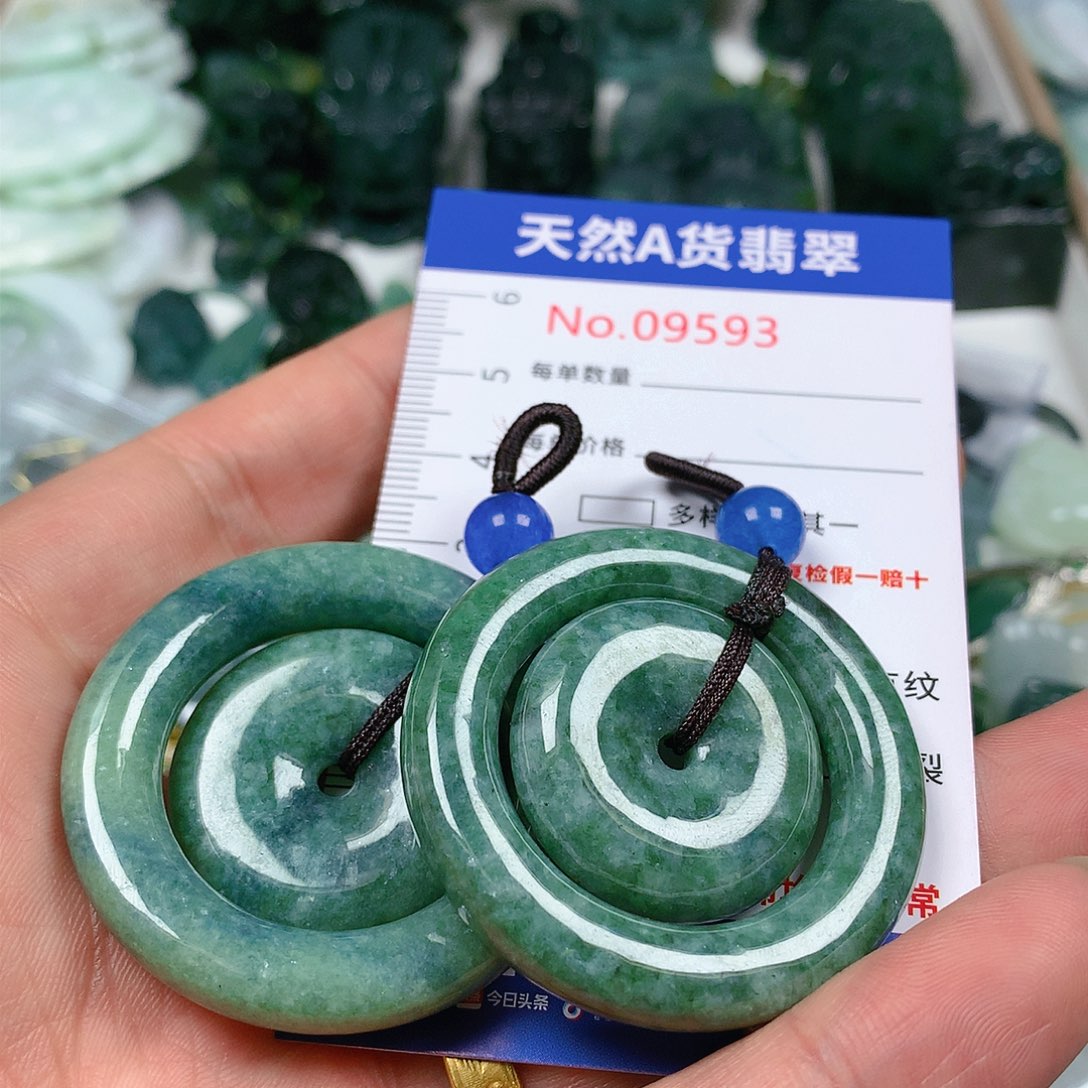 翡翠颈饰未镶嵌天然翡翠