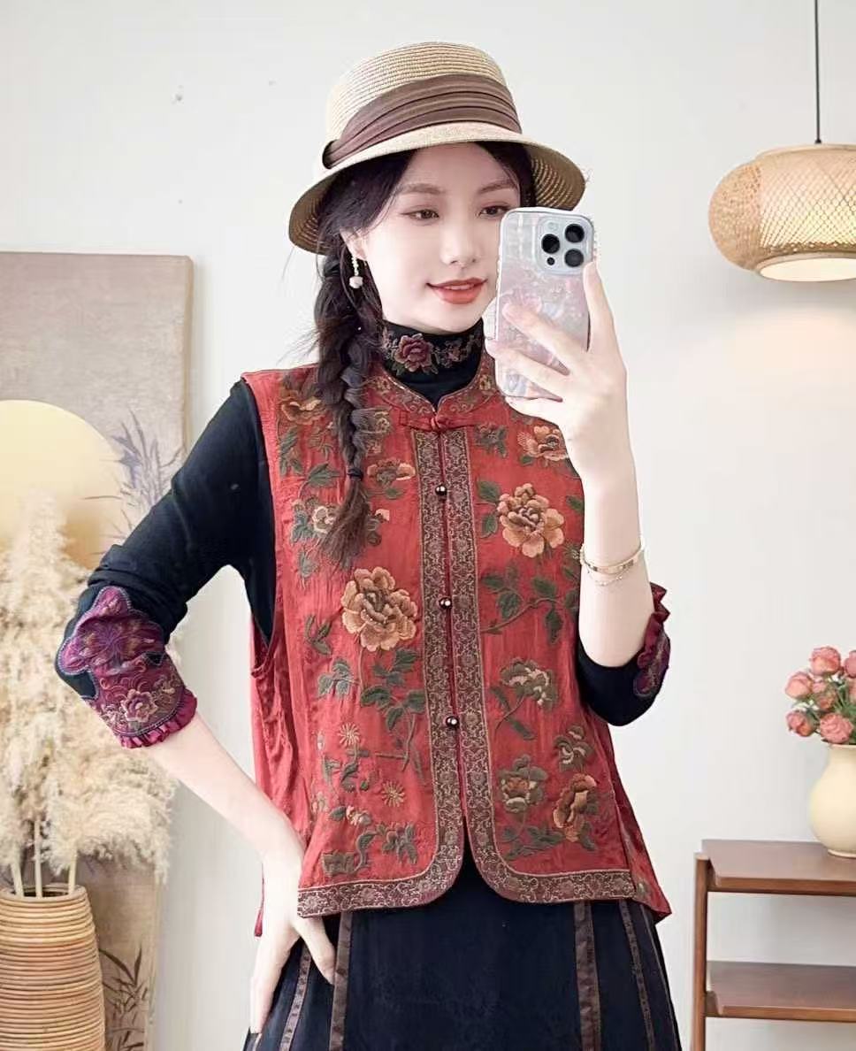 2025秋季新款新中式国风刺绣花对襟盘扣马甲女宽松显瘦百搭上衣女