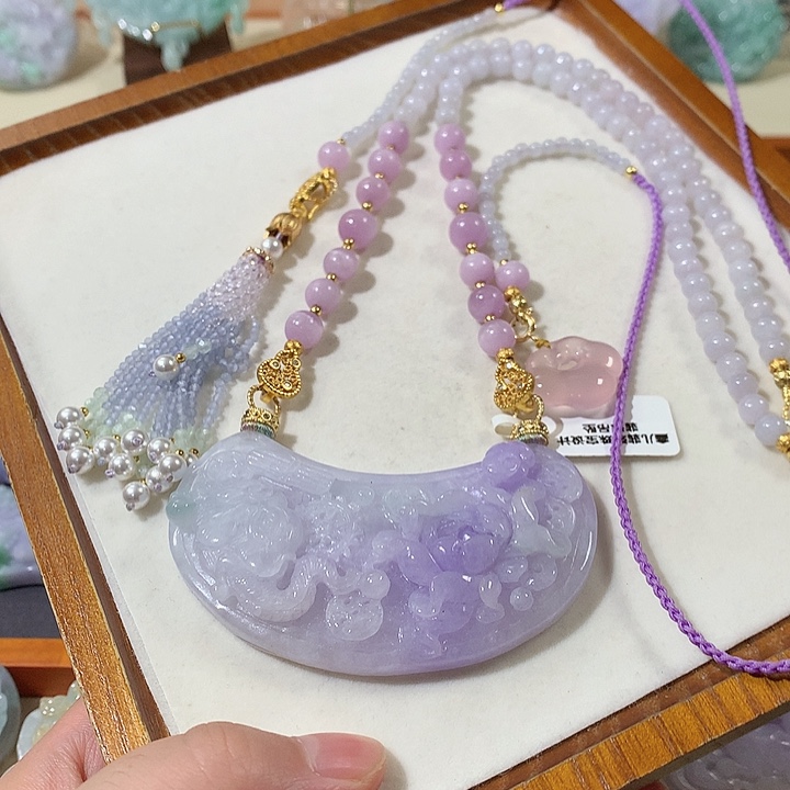 翡翠未镶嵌颈饰翡翠吊坠