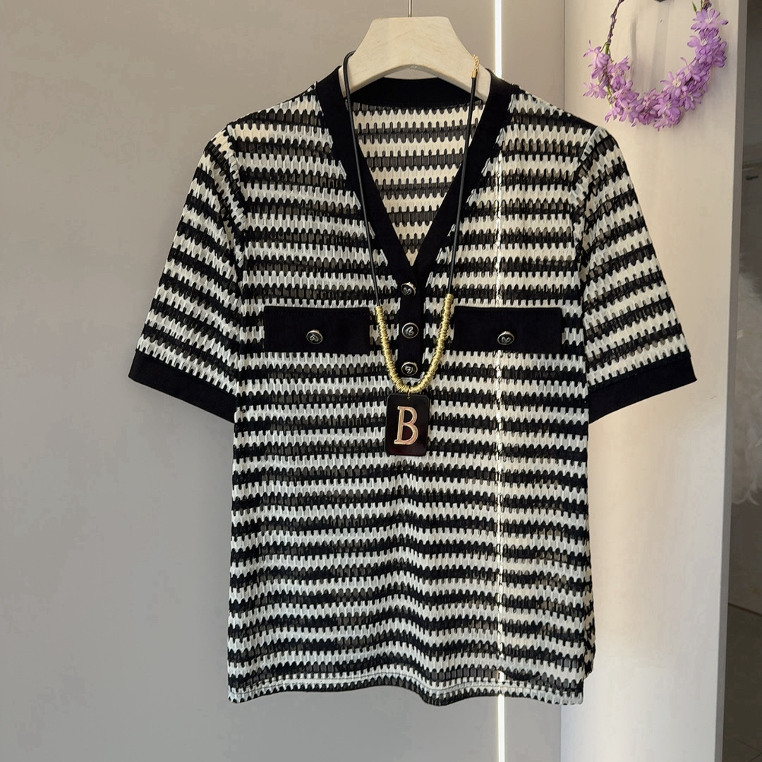 夏季洋气百搭女加肥加大码V领纽扣条纹速干网半袖T恤小衫宽松显瘦