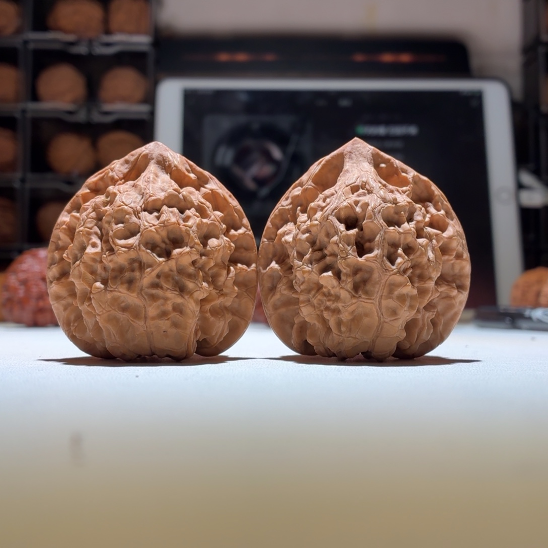 文玩核桃把件麒麟纹官帽老款47