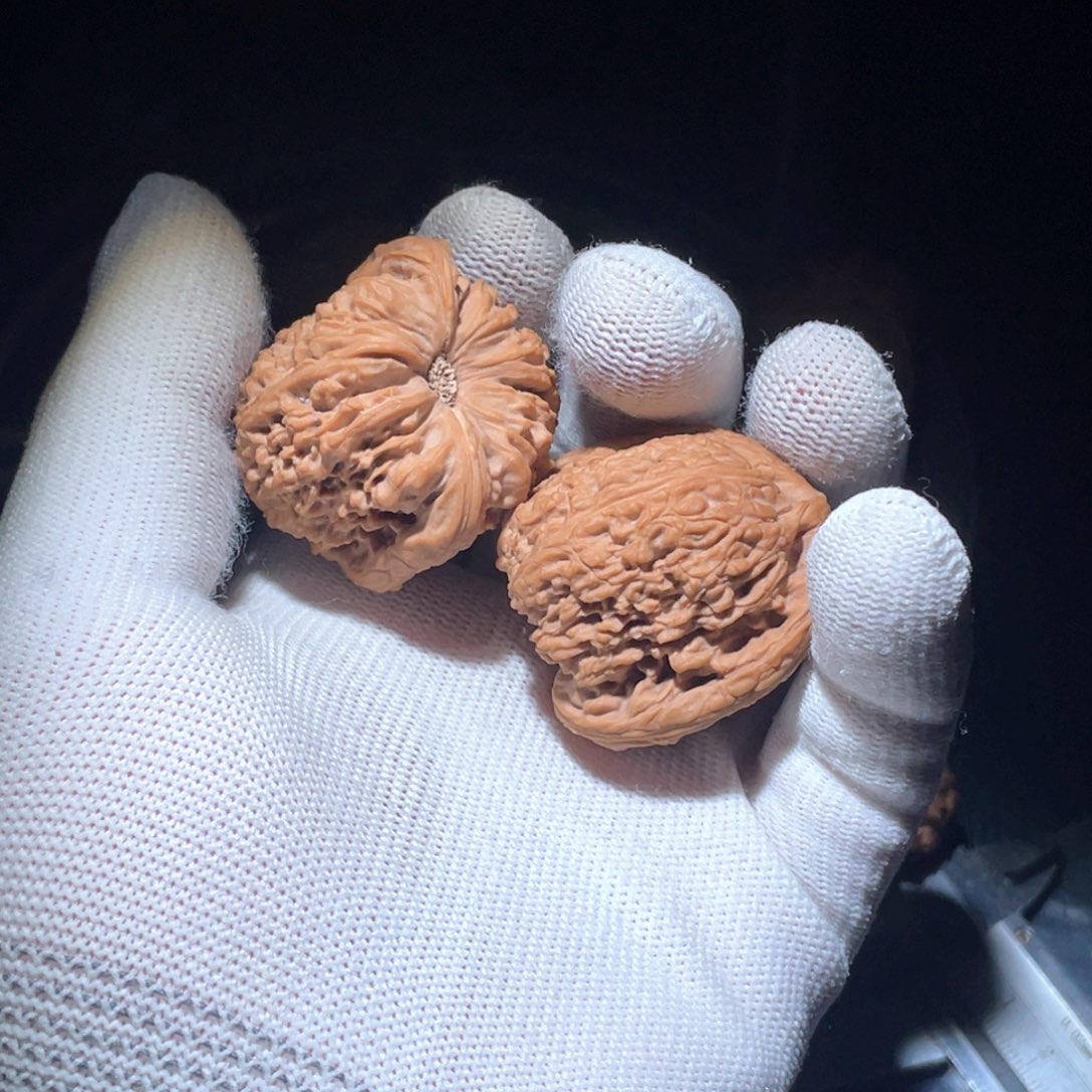 文玩核桃吊坠s精品核桃一对南江石。   007