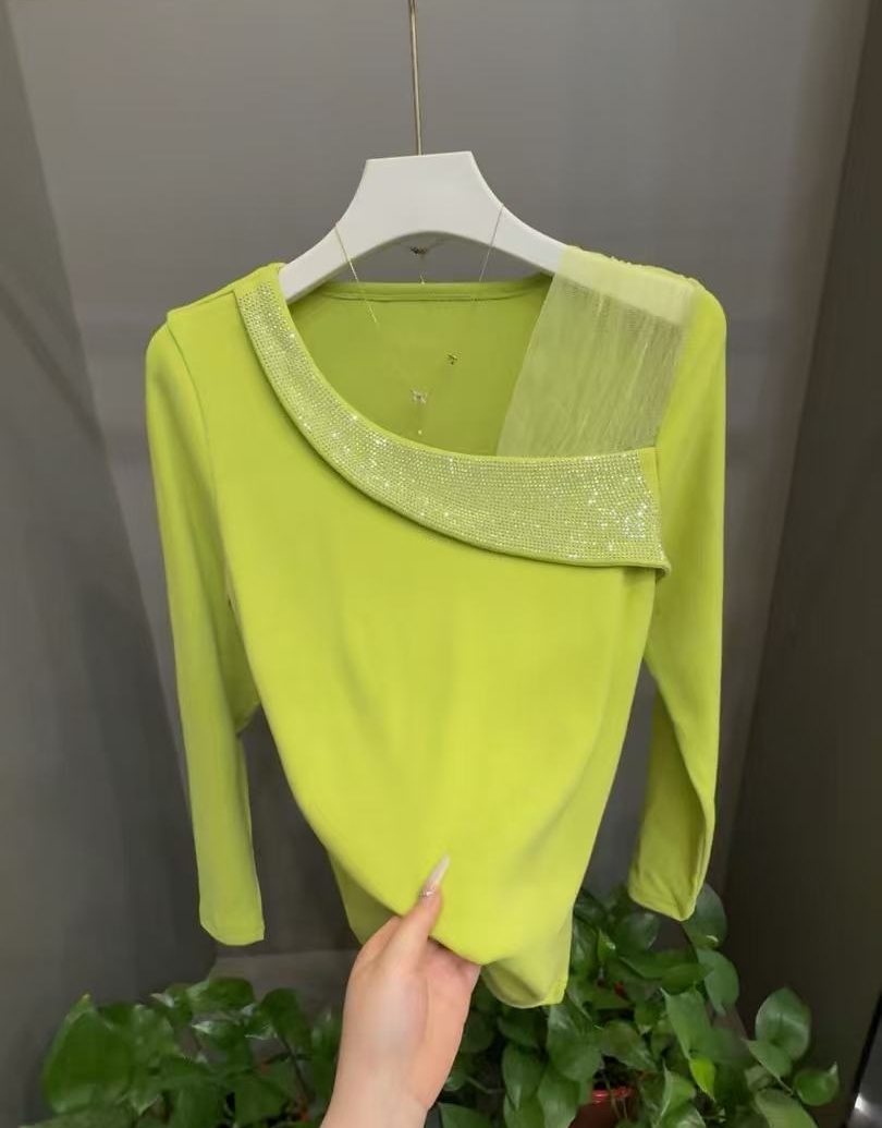 2025冬季新款大码显瘦遮肉薄绒蕾丝粘钻双面磨毛设计感打底衫7102