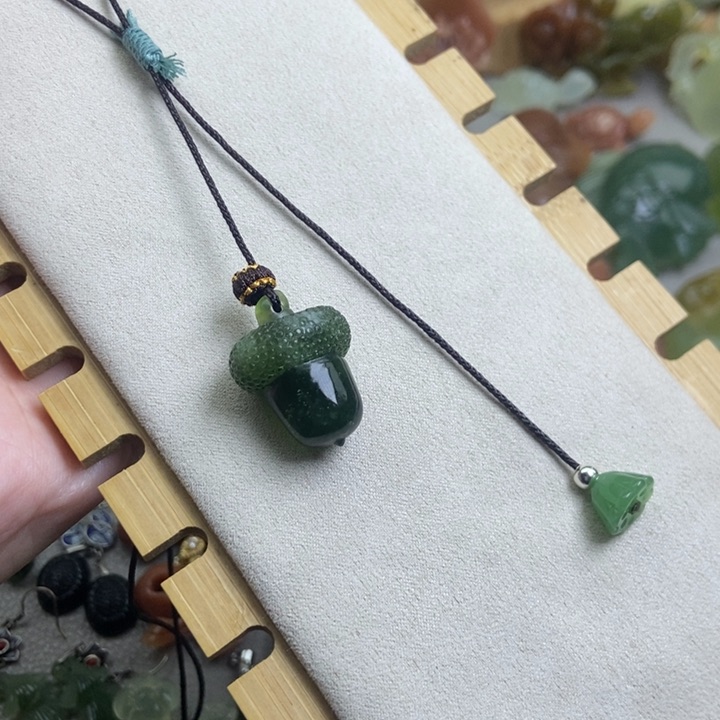 蛇纹石玉挂件未镶嵌