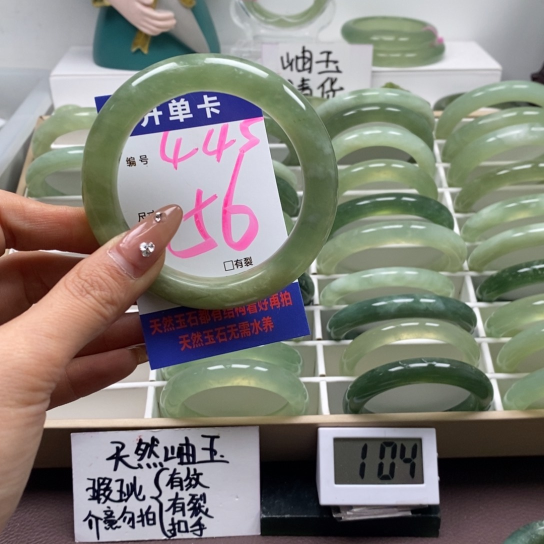 蛇纹石玉手镯未镶嵌