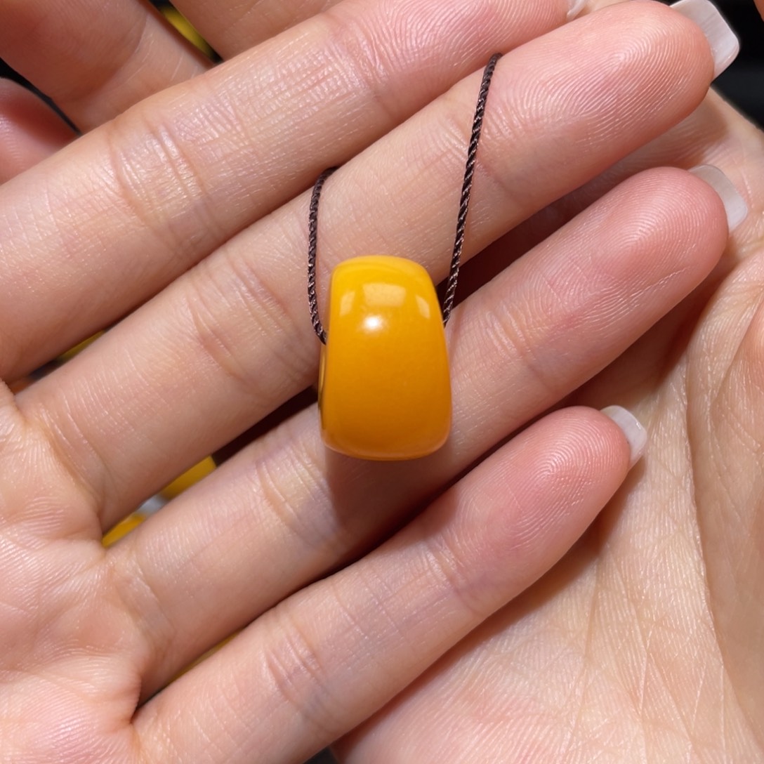 【闪购商品】琥珀裸石未镶嵌马蹄