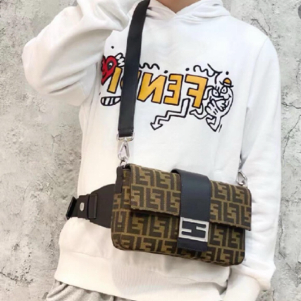 99新 FENDI/芬迪 Baguette 法棍包单肩斜挎包腰包胸包