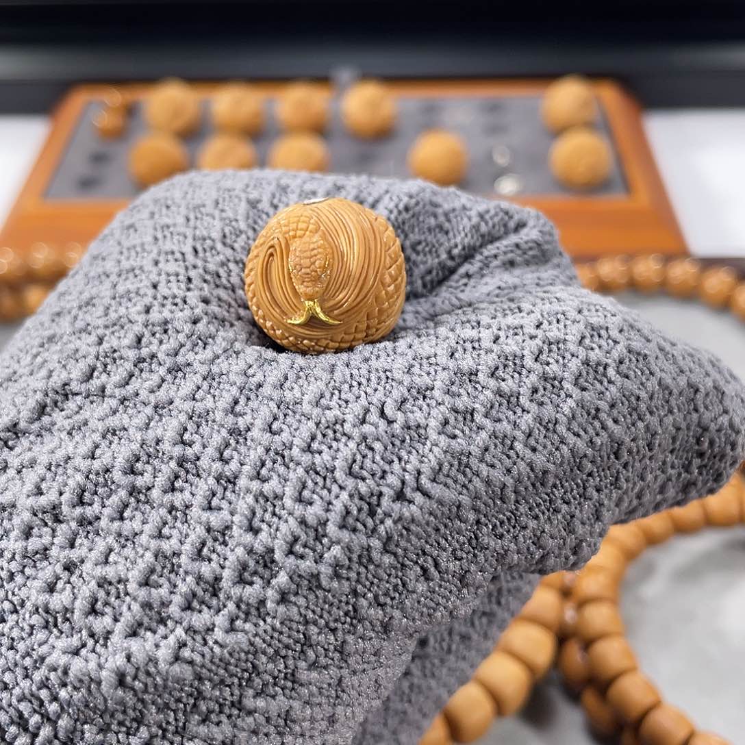 你*鹿全品无暇精工蟒蛇单科镶金18➕尺寸