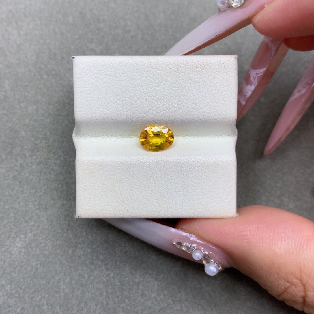 蓝宝石裸石1ct金丝雀黄蓝宝石