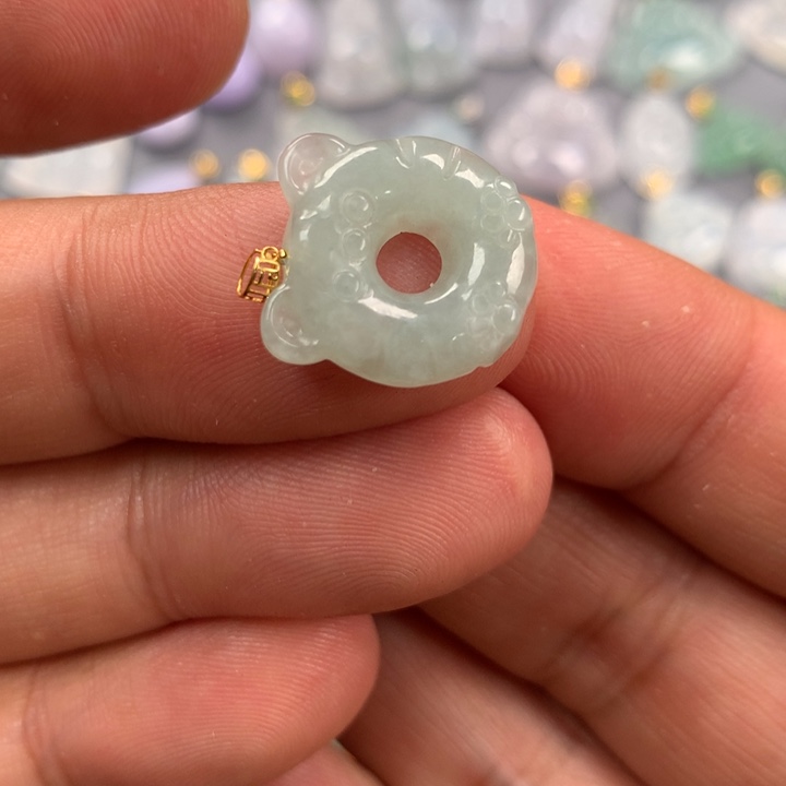 翡翠颈饰18K金镶嵌龙猫