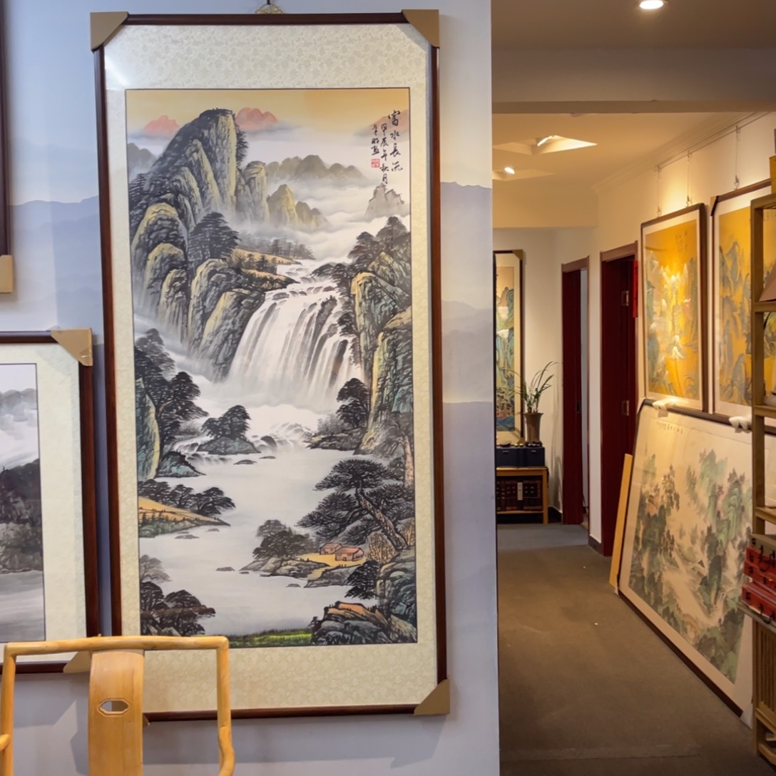 国画富水长流四尺成品画框一幅