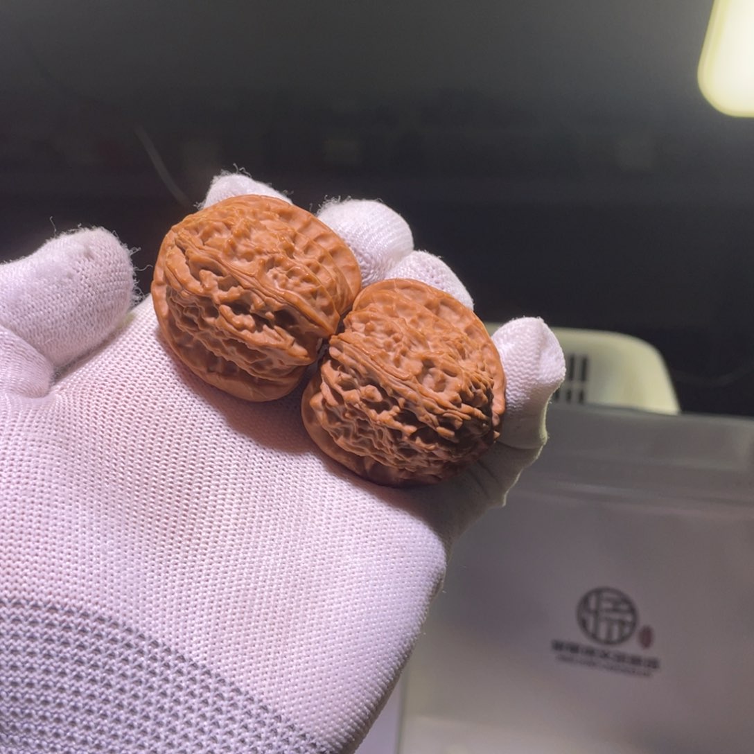 文玩核桃把件三角白 795