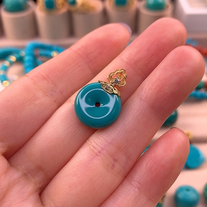 绿松石配饰未镶嵌