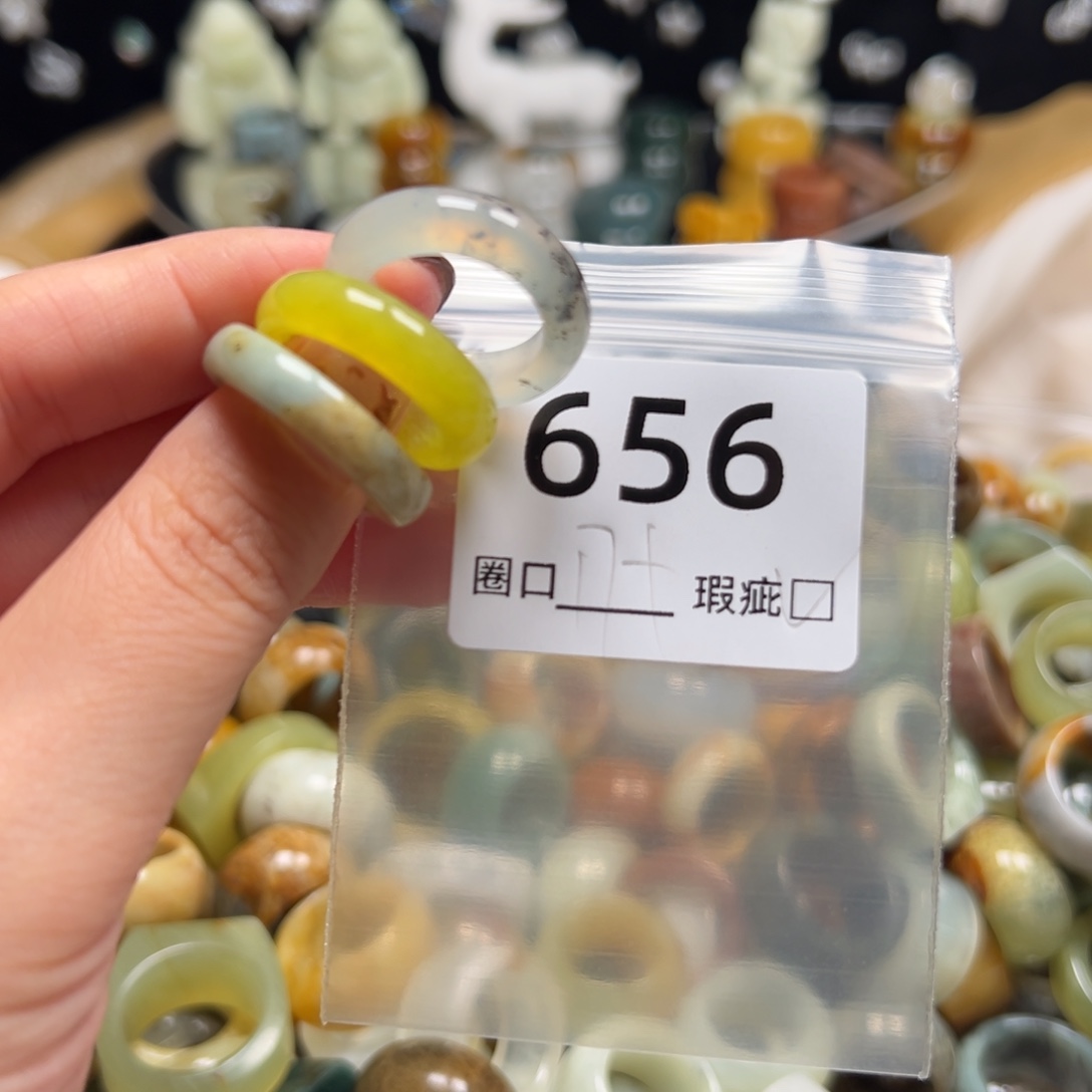 菜***裹蛇纹石玉未镶嵌戒指