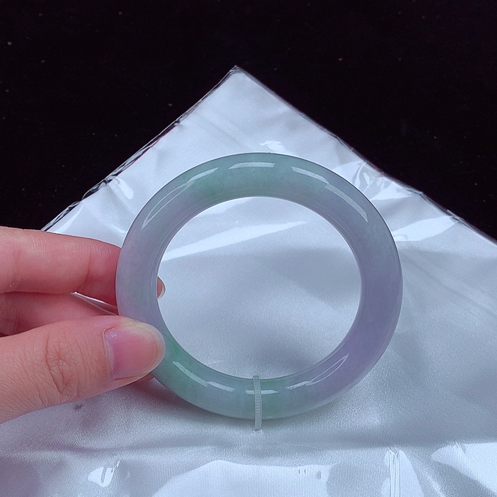 翡翠手镯未镶嵌翡翠