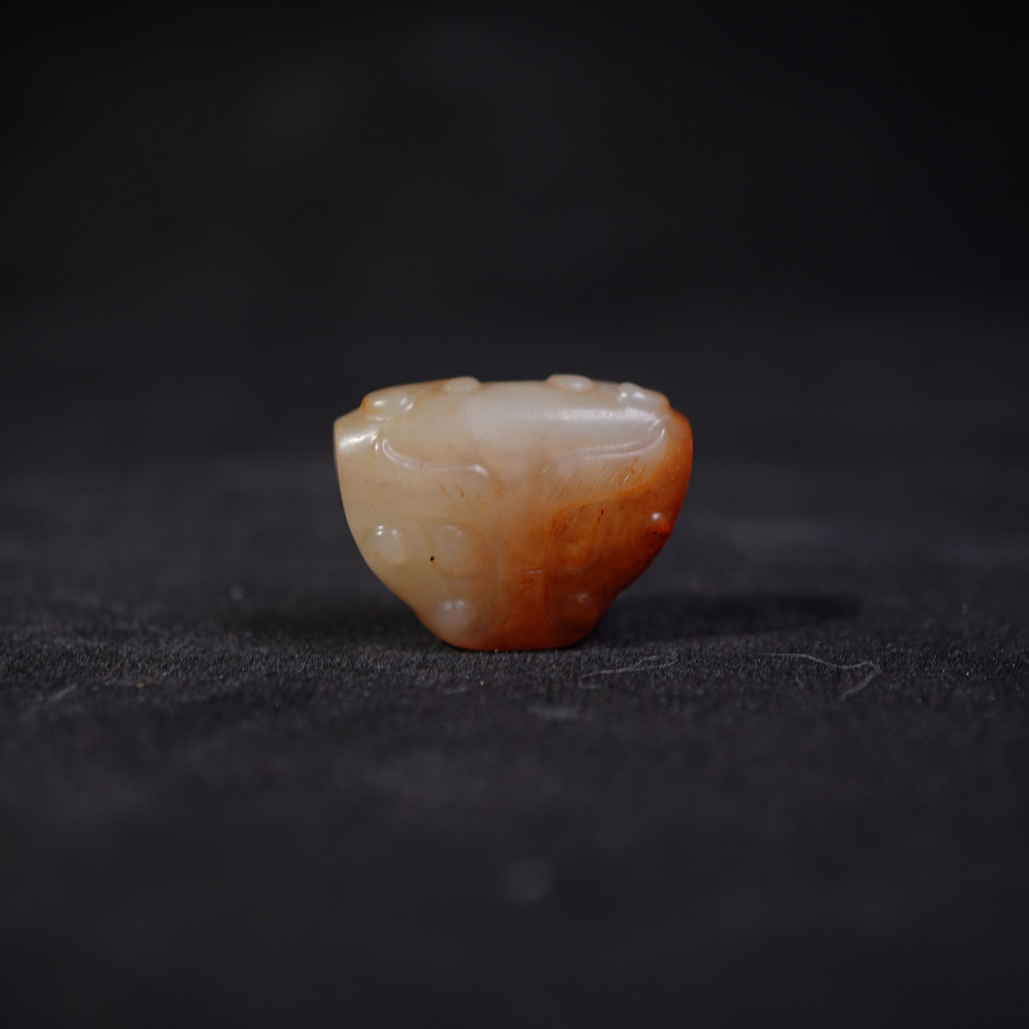 16R9  清  和田玉兽面三通