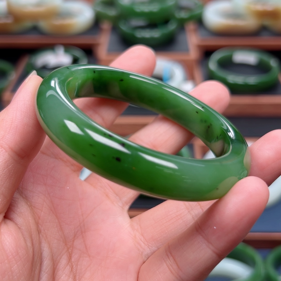 未镶嵌手镯和田玉（碧玉）