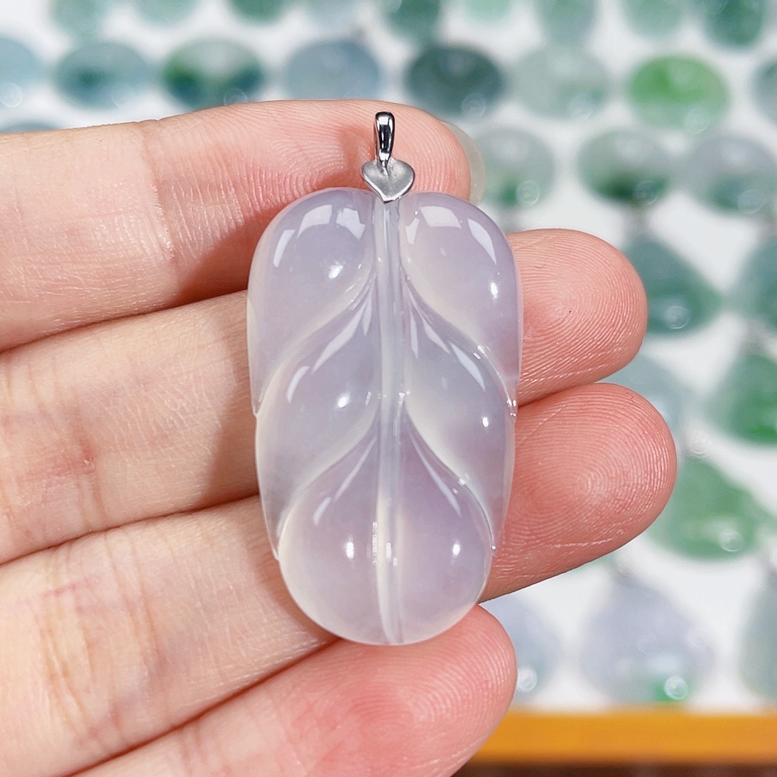 颈饰18K金镶嵌翡翠吊坠