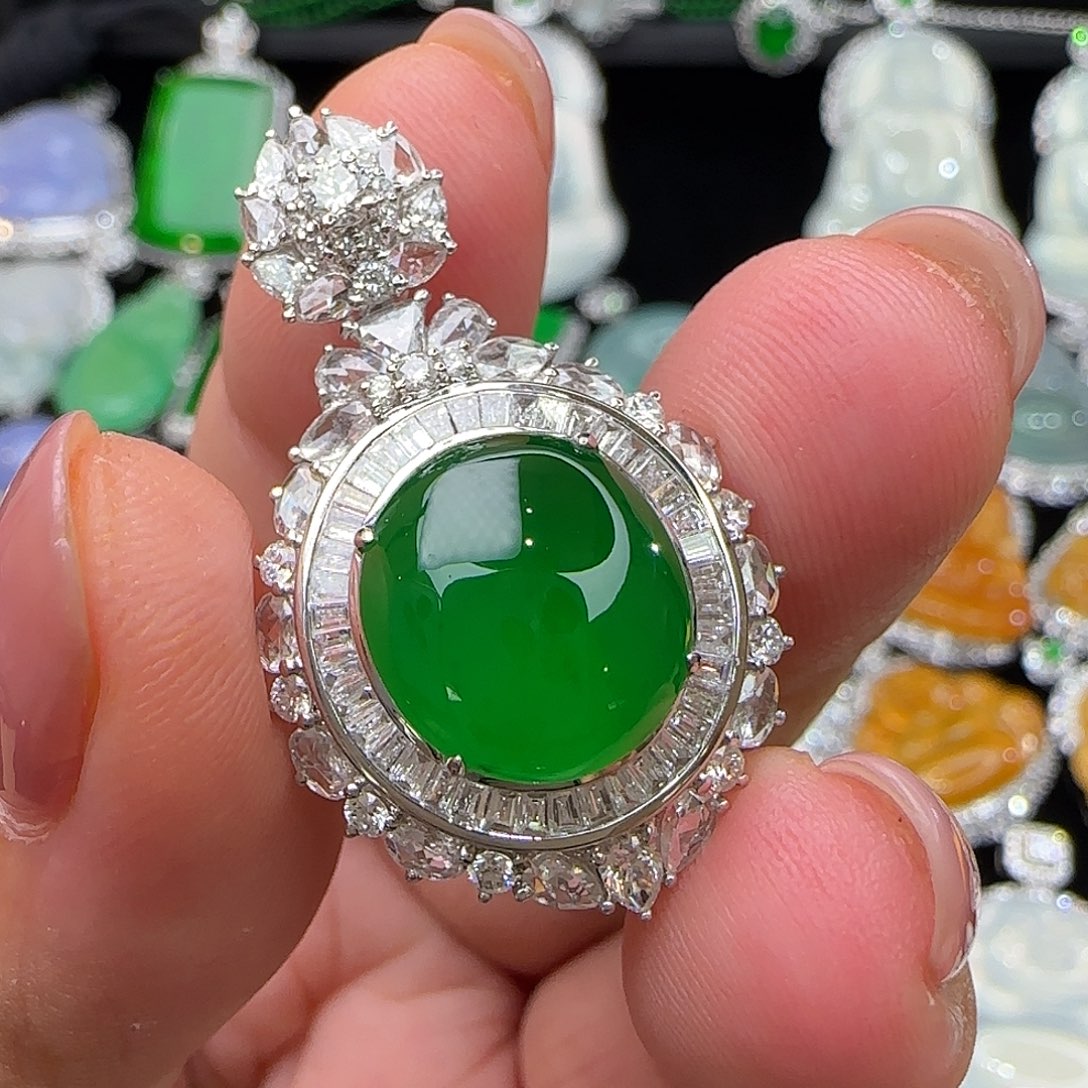 颈饰18K金镶嵌翡翠花**枝天然翡翠