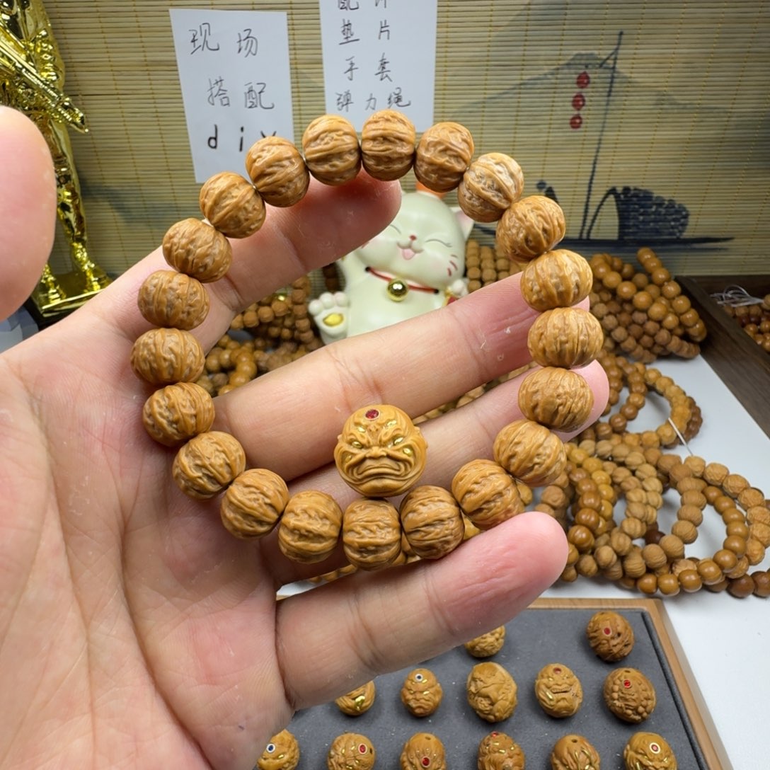 李***.吊坠猴头核桃景八➕单颗