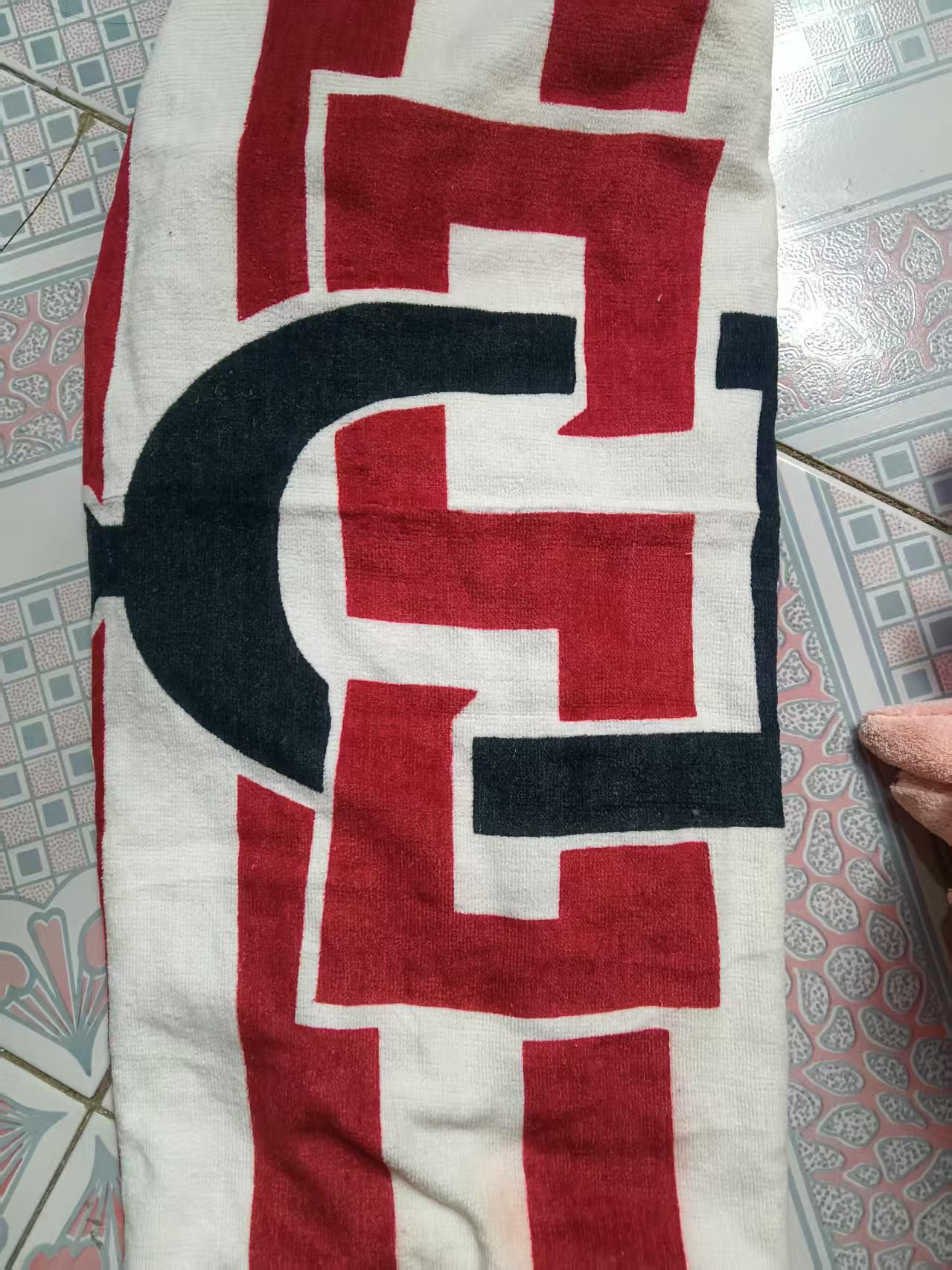 毛线圈浴巾一条瑕疵下雨水泡污渍或者污点霉点