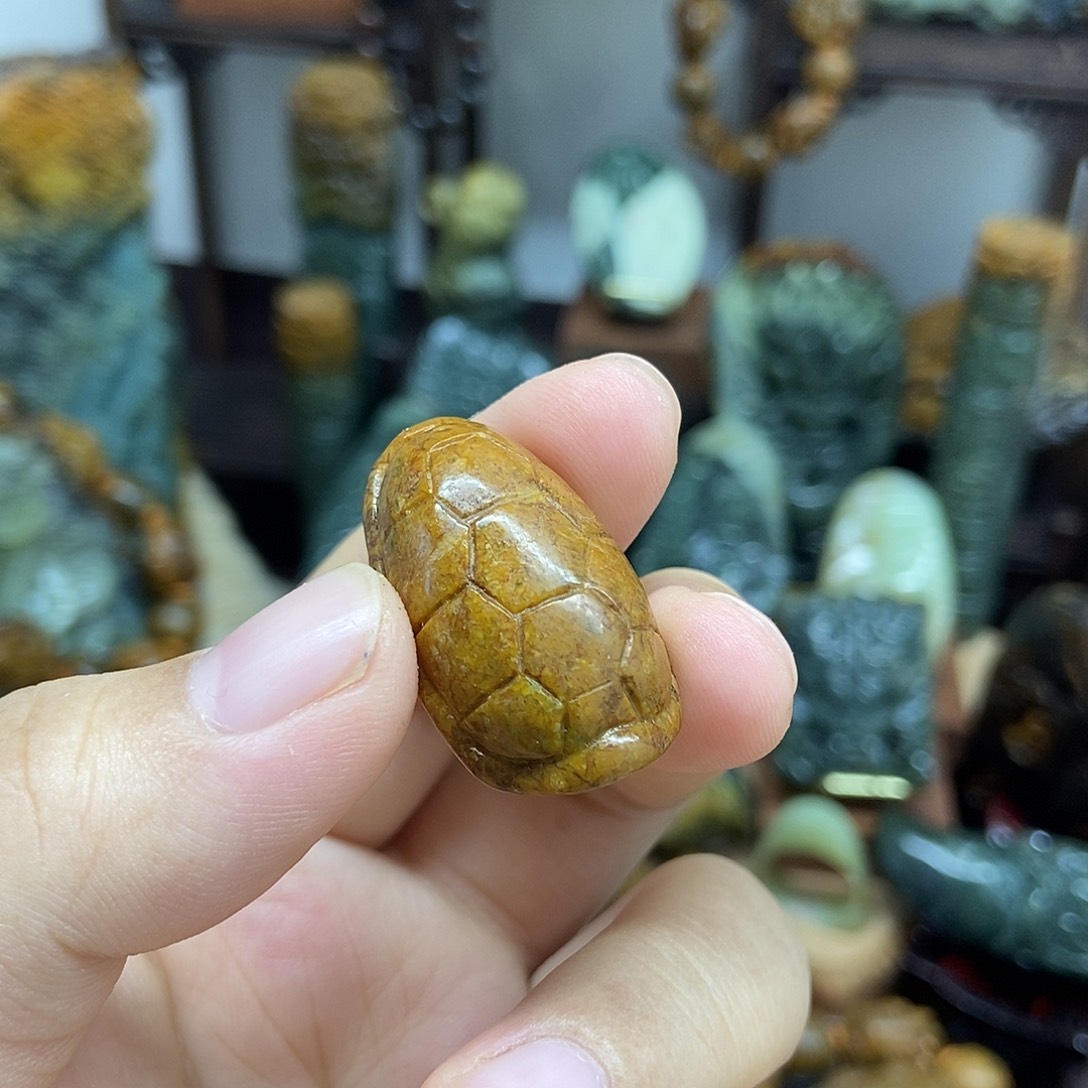 岫岩河磨玉（透闪石质玉）未镶嵌把件