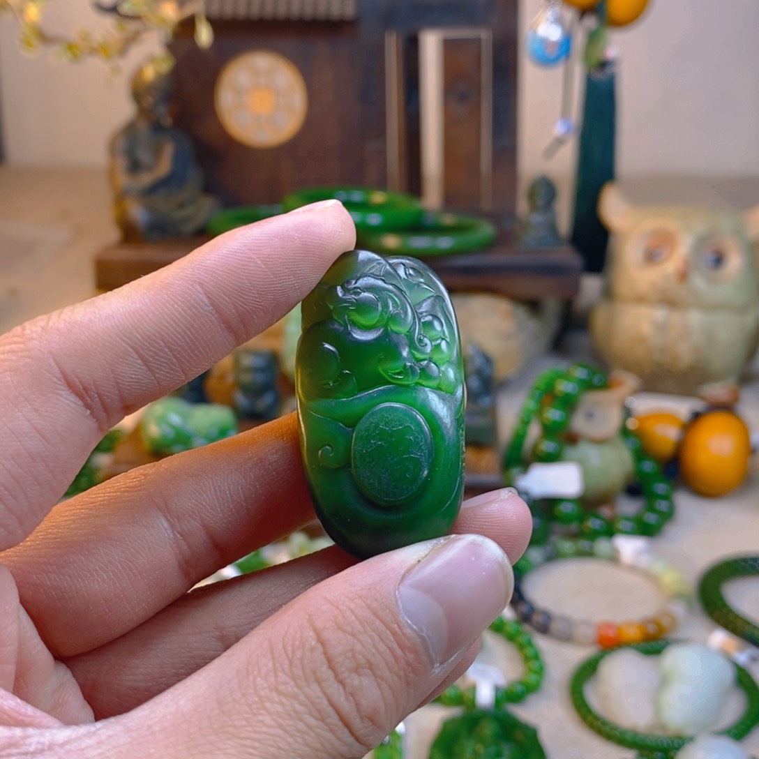 和田玉颈饰未镶嵌皮**南