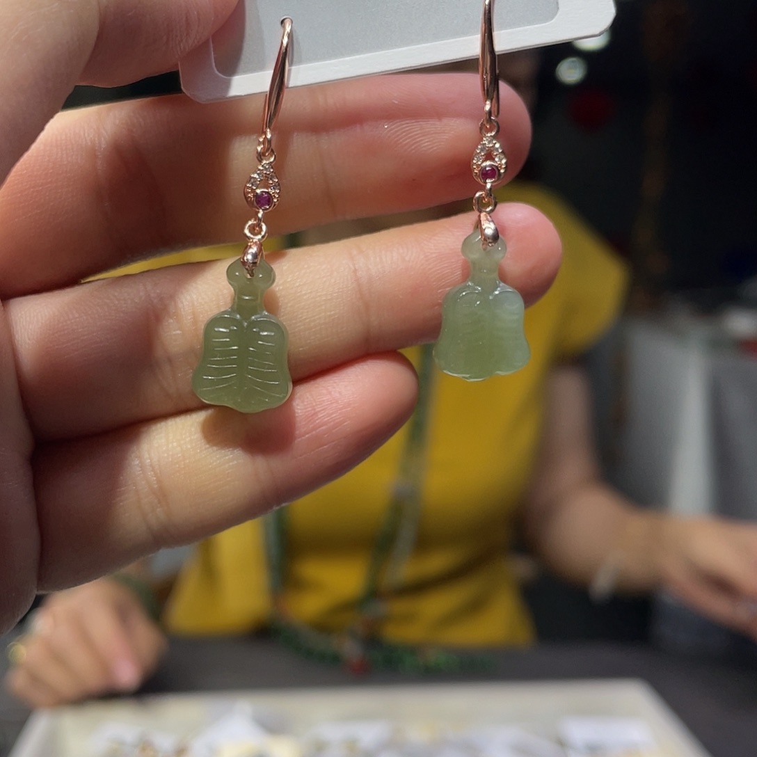 和田玉未镶嵌耳饰