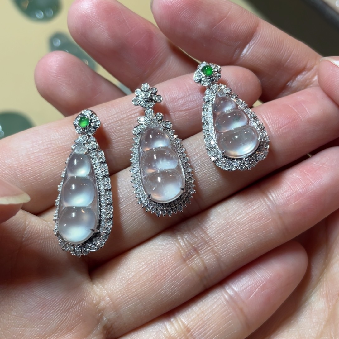 翡翠未镶嵌颈饰天然翡翠福豆吊坠