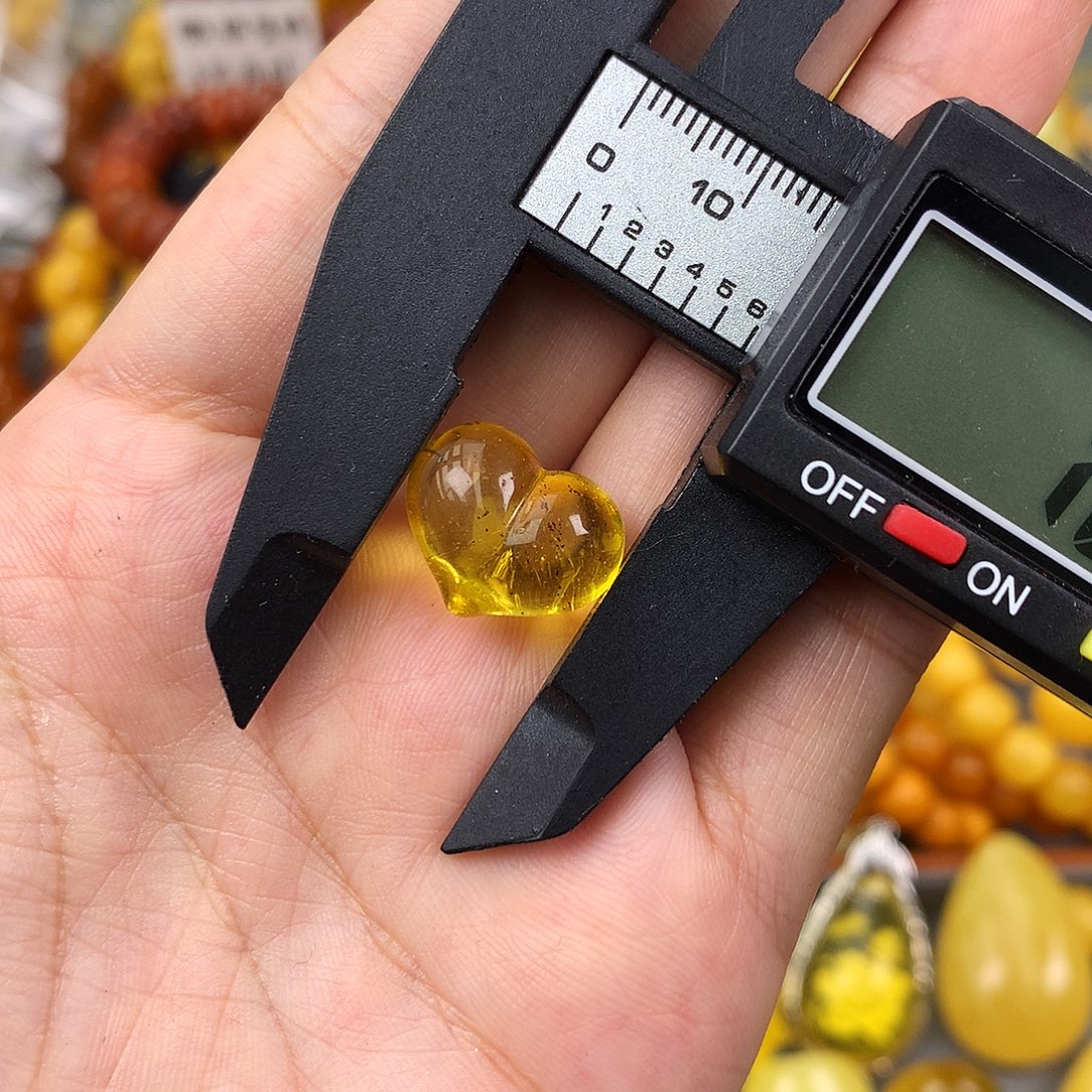 未镶嵌琥珀珠宝奇石