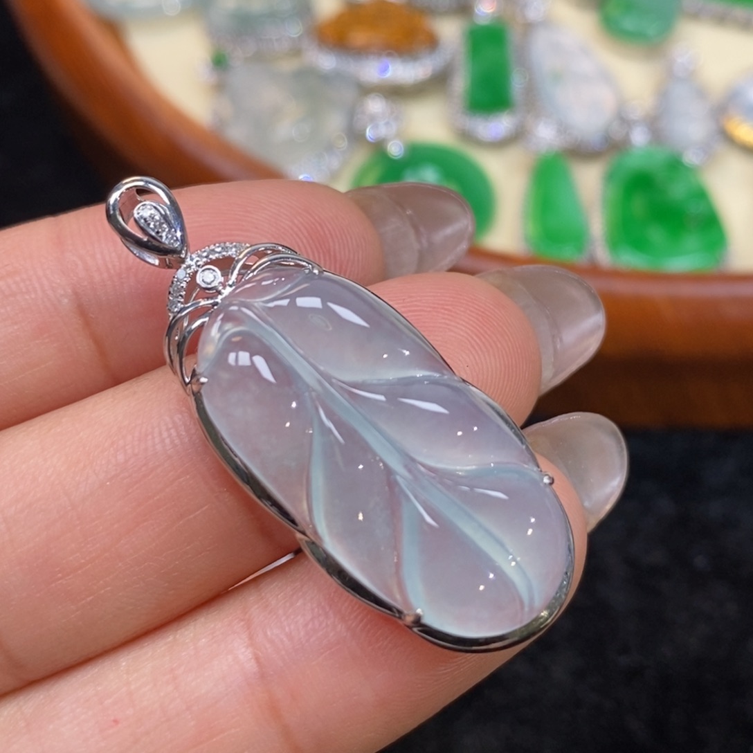 翡翠吊坠(赠链)18K金镶嵌